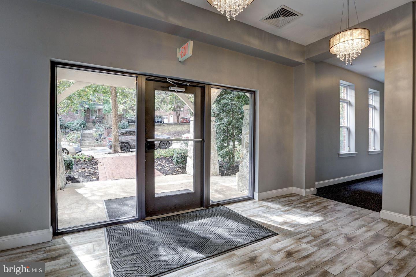1633 N COLONIAL TERRACE Unit: 211