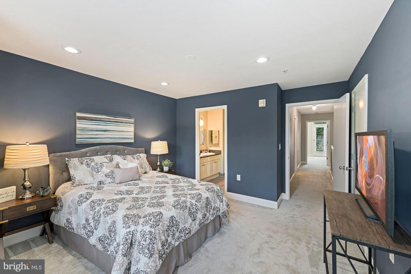 1633 N COLONIAL TERRACE Unit: 211