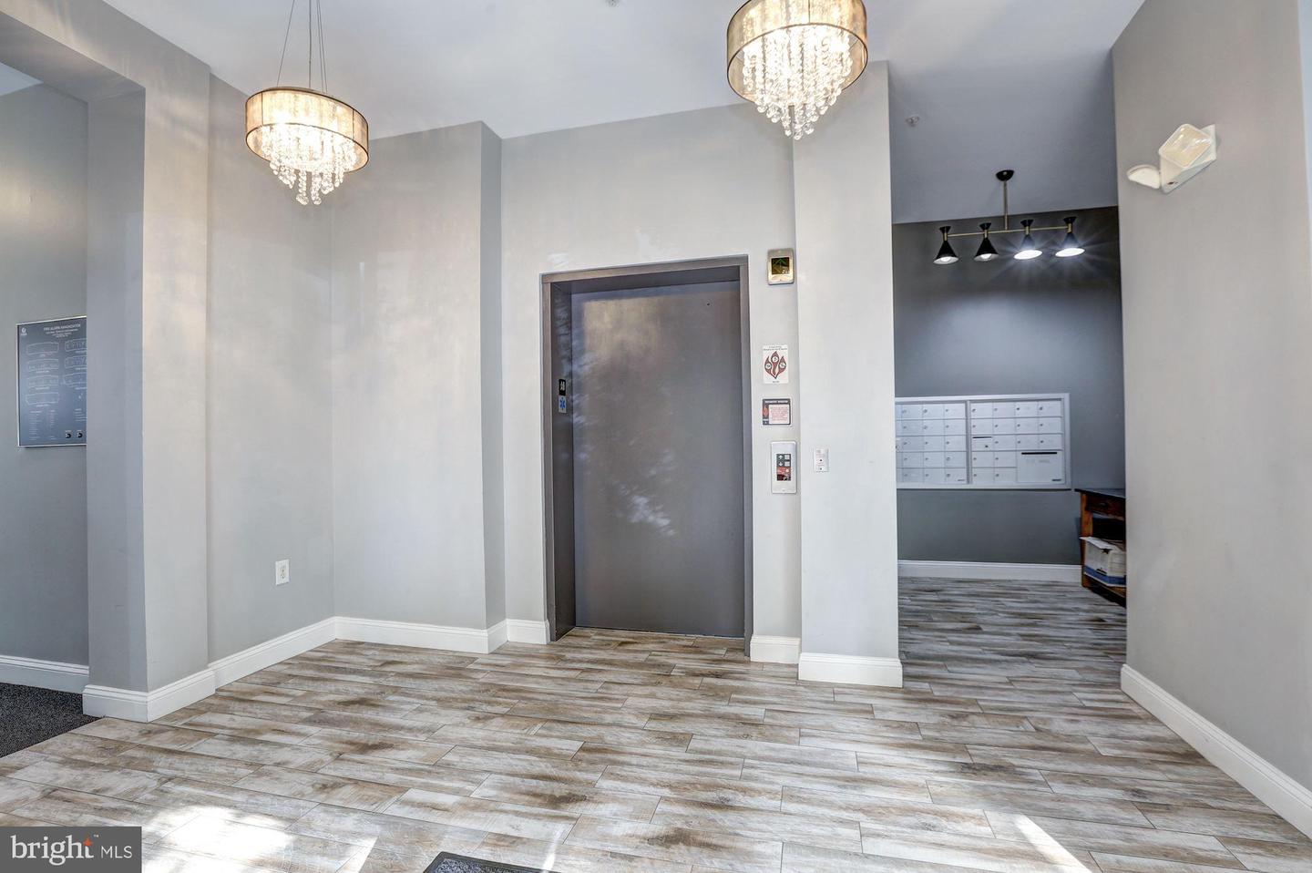 1633 N COLONIAL TERRACE Unit: 211