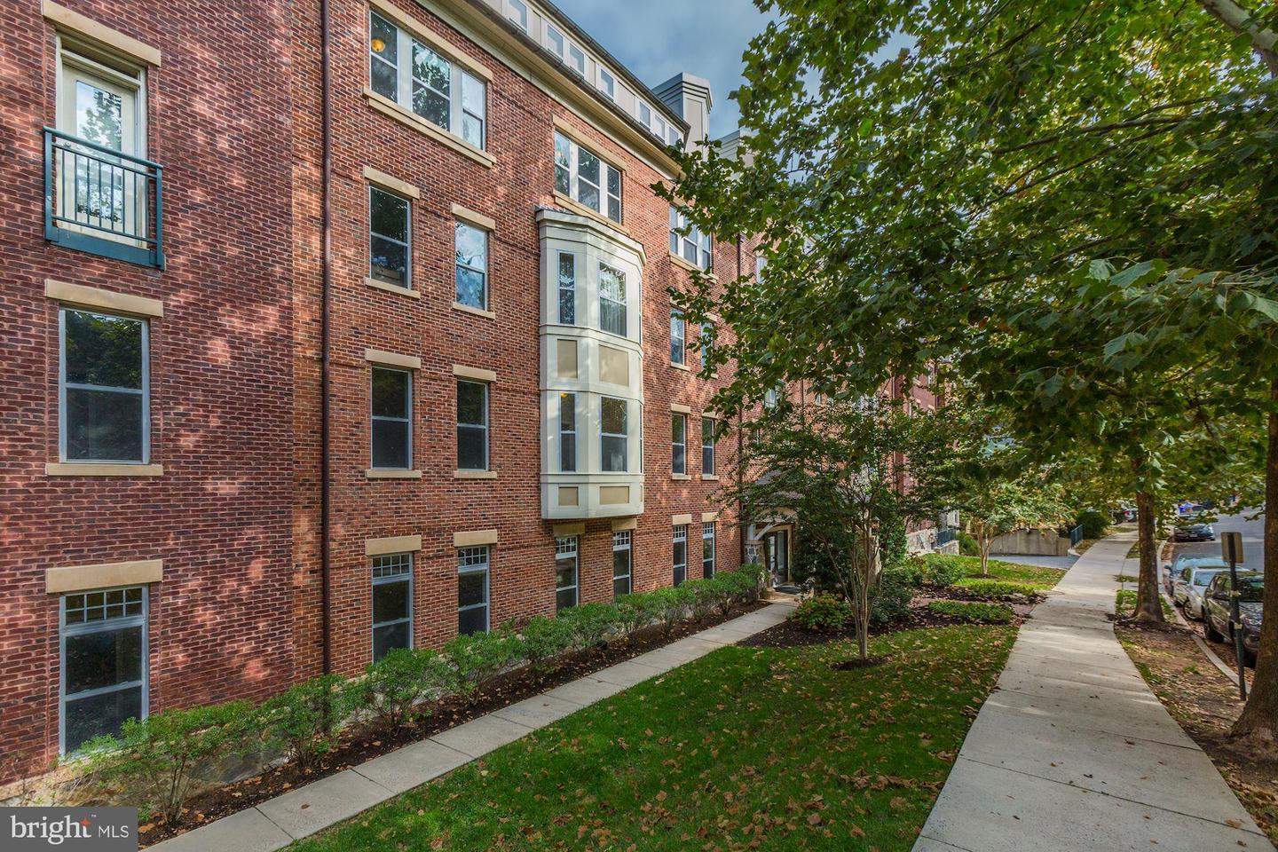 1633 N COLONIAL TERRACE Unit: 211