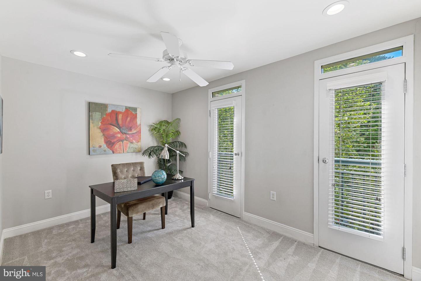 1633 N COLONIAL TERRACE Unit: 211