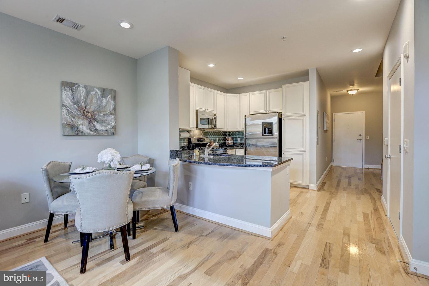 1633 N COLONIAL TERRACE Unit: 211