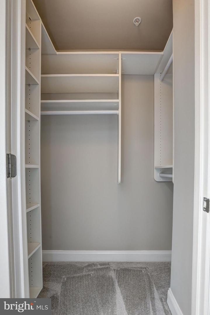 1633 N COLONIAL TERRACE Unit: 211