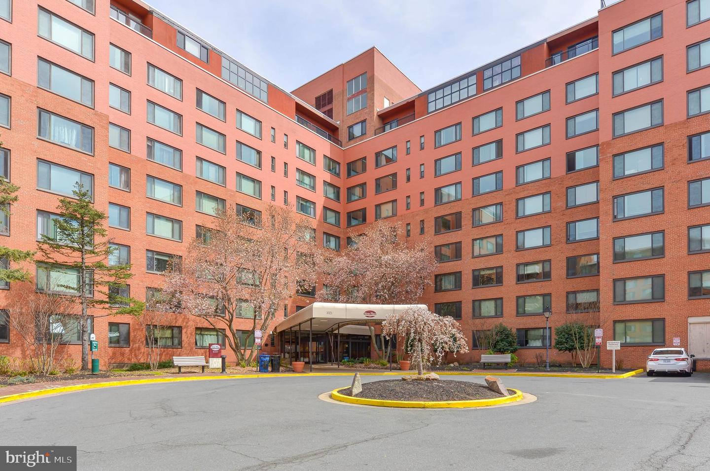 1021 ARLINGTON BOULEVARD Unit: 219