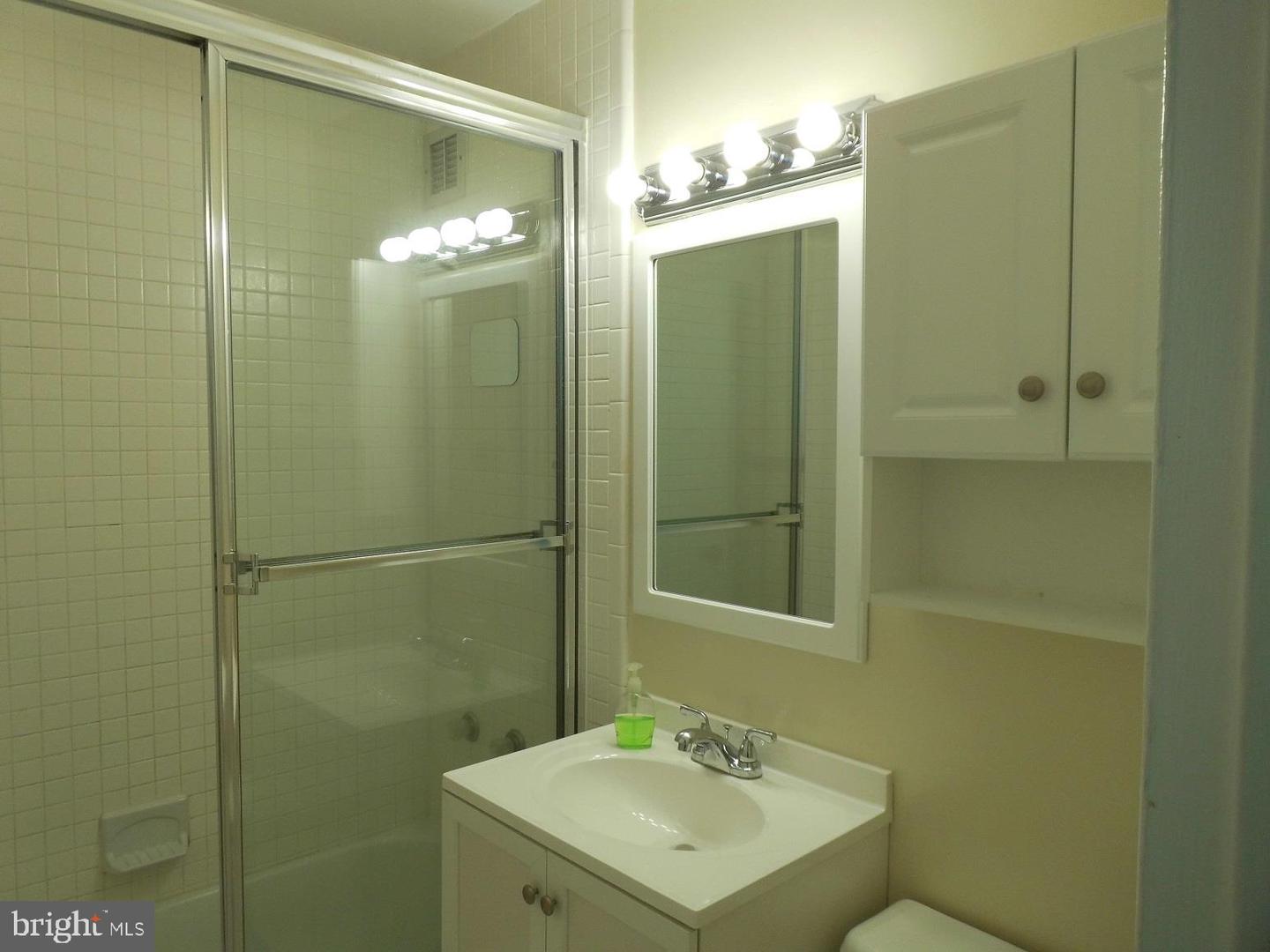 1011 ARLINGTON BOULEVARD Unit: 1018