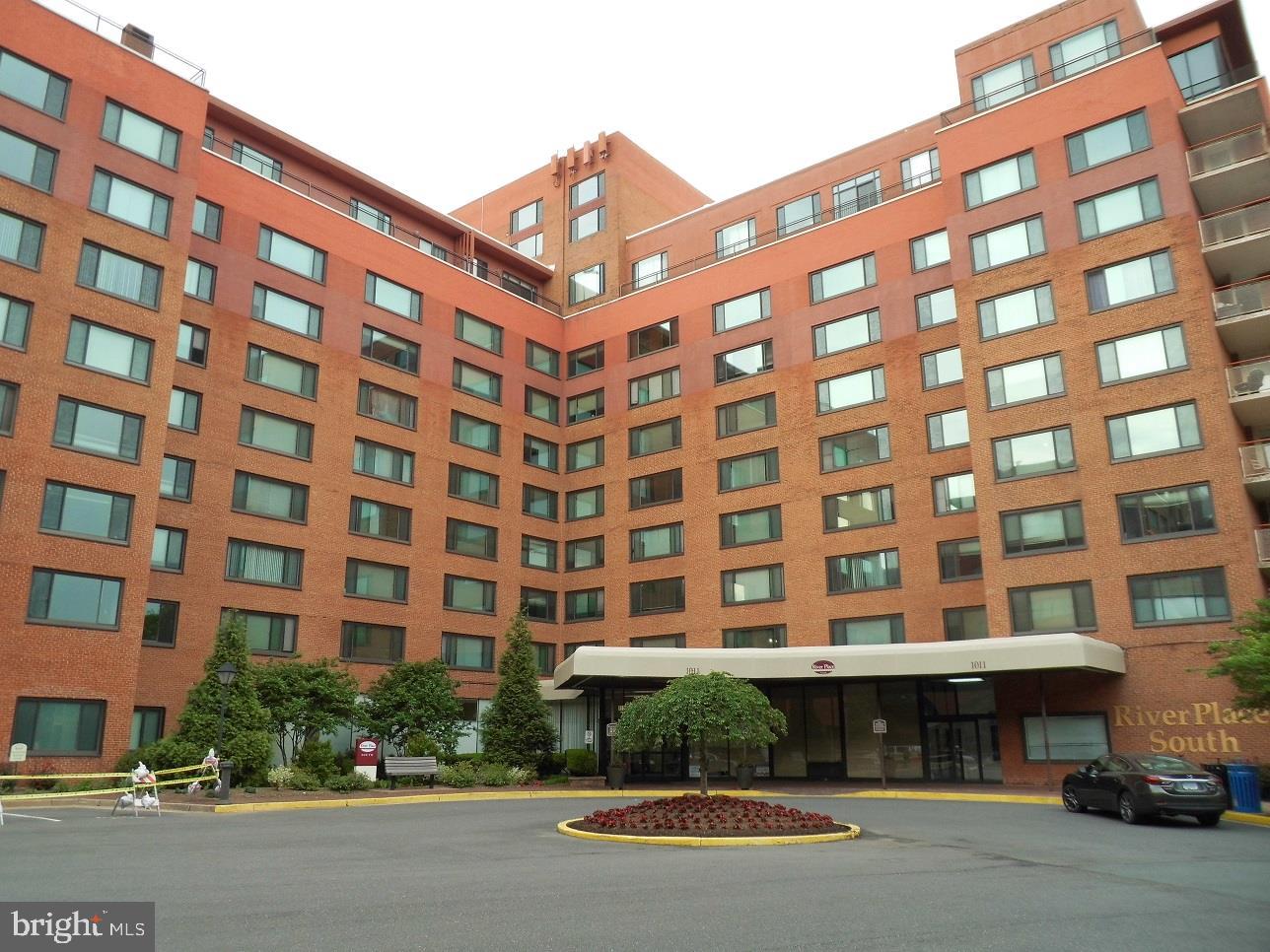 1011 ARLINGTON BOULEVARD Unit: 1018