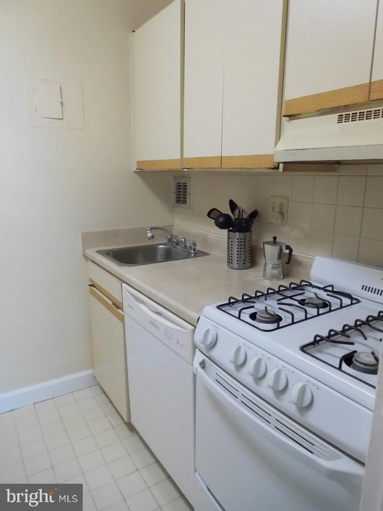 1011 ARLINGTON BOULEVARD Unit: 1018