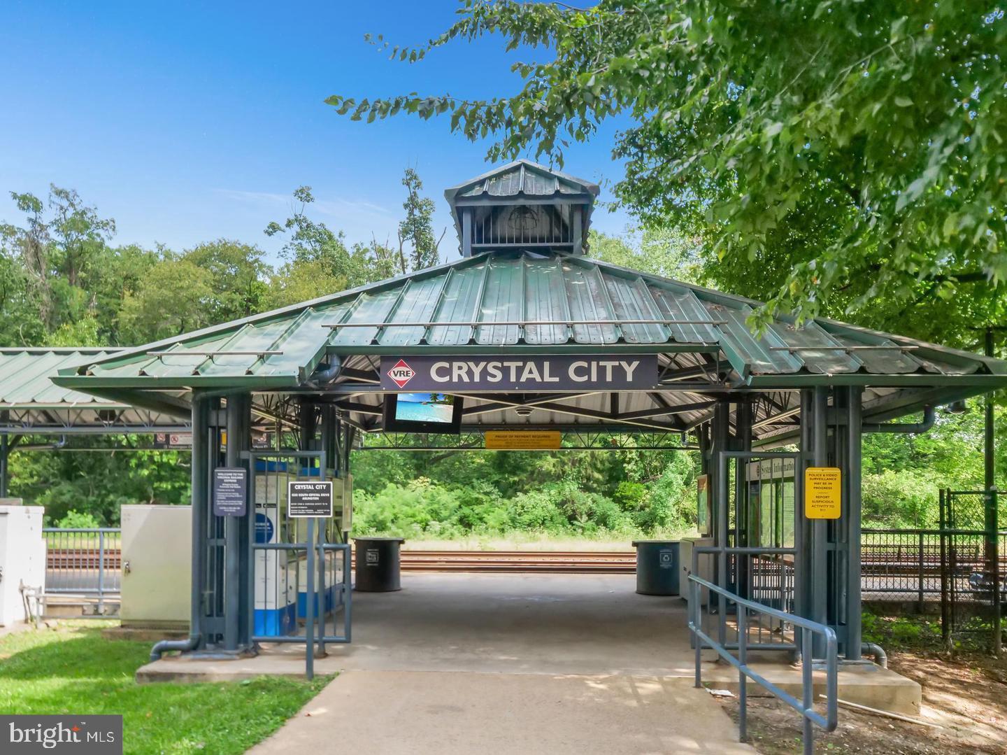 1805 CRYSTAL DR #513S