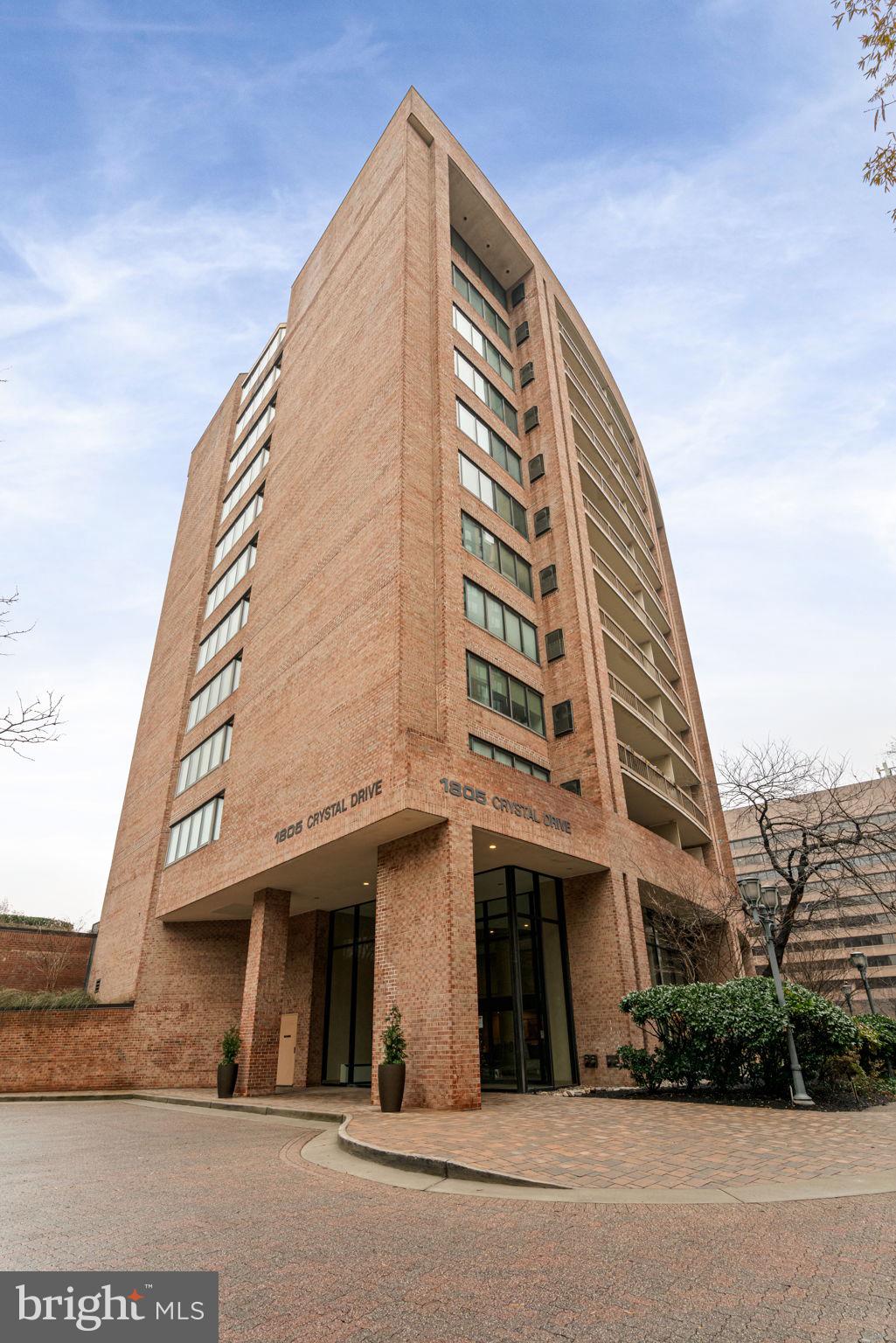 1805 CRYSTAL DR #513S