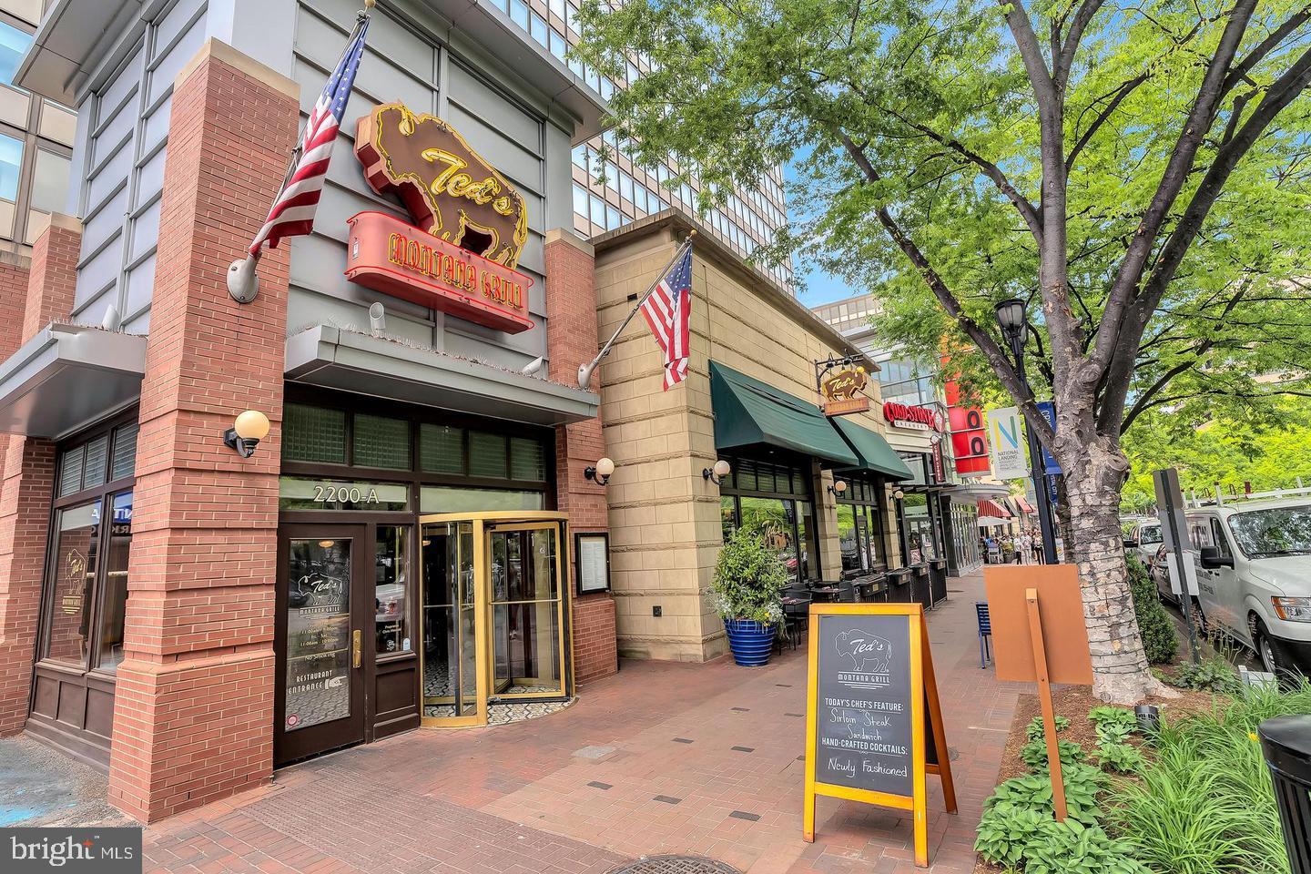 1805 CRYSTAL DR #513S