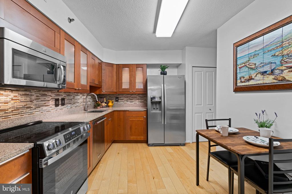 1805 CRYSTAL DR #513S