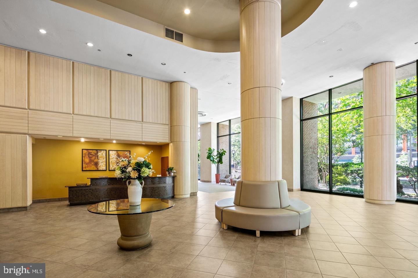 1805 CRYSTAL DR #513S