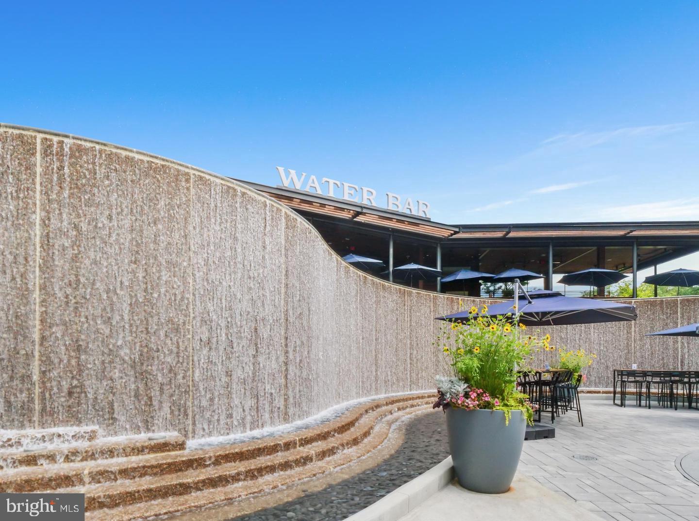 1805 CRYSTAL DR #513S