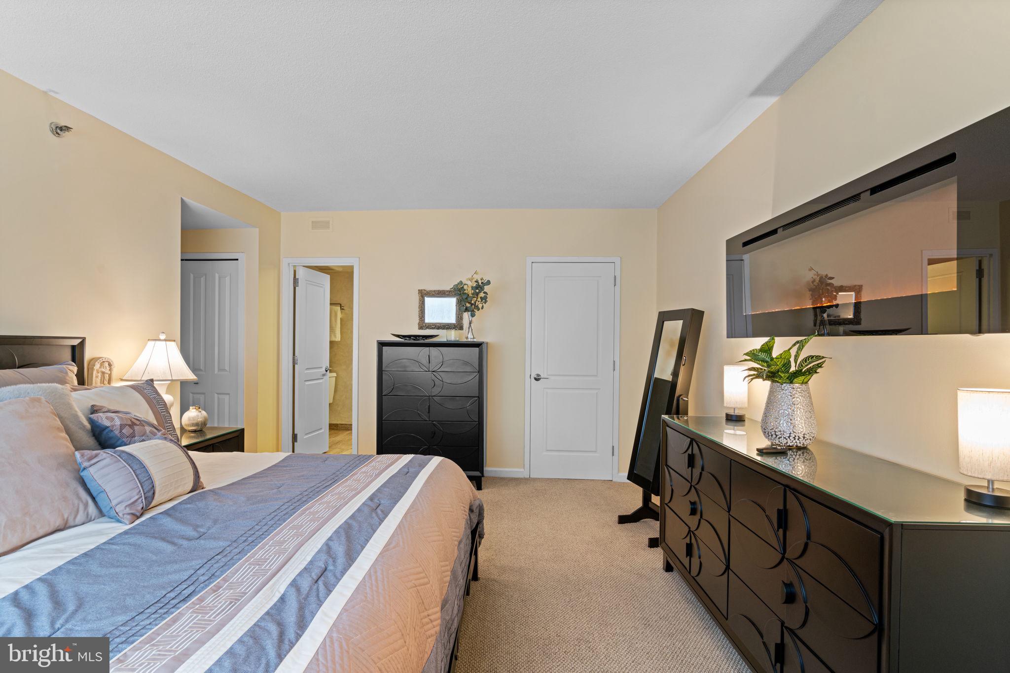 1805 CRYSTAL DR #513S