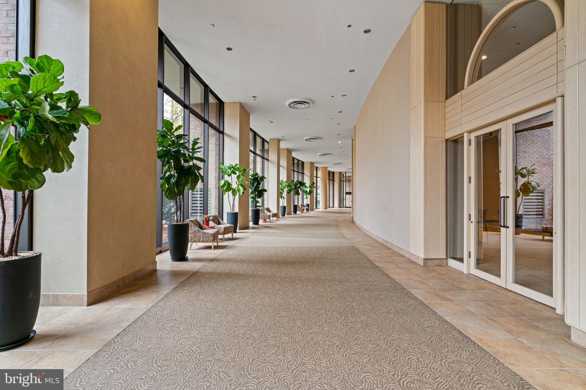 1805 CRYSTAL DR #513S