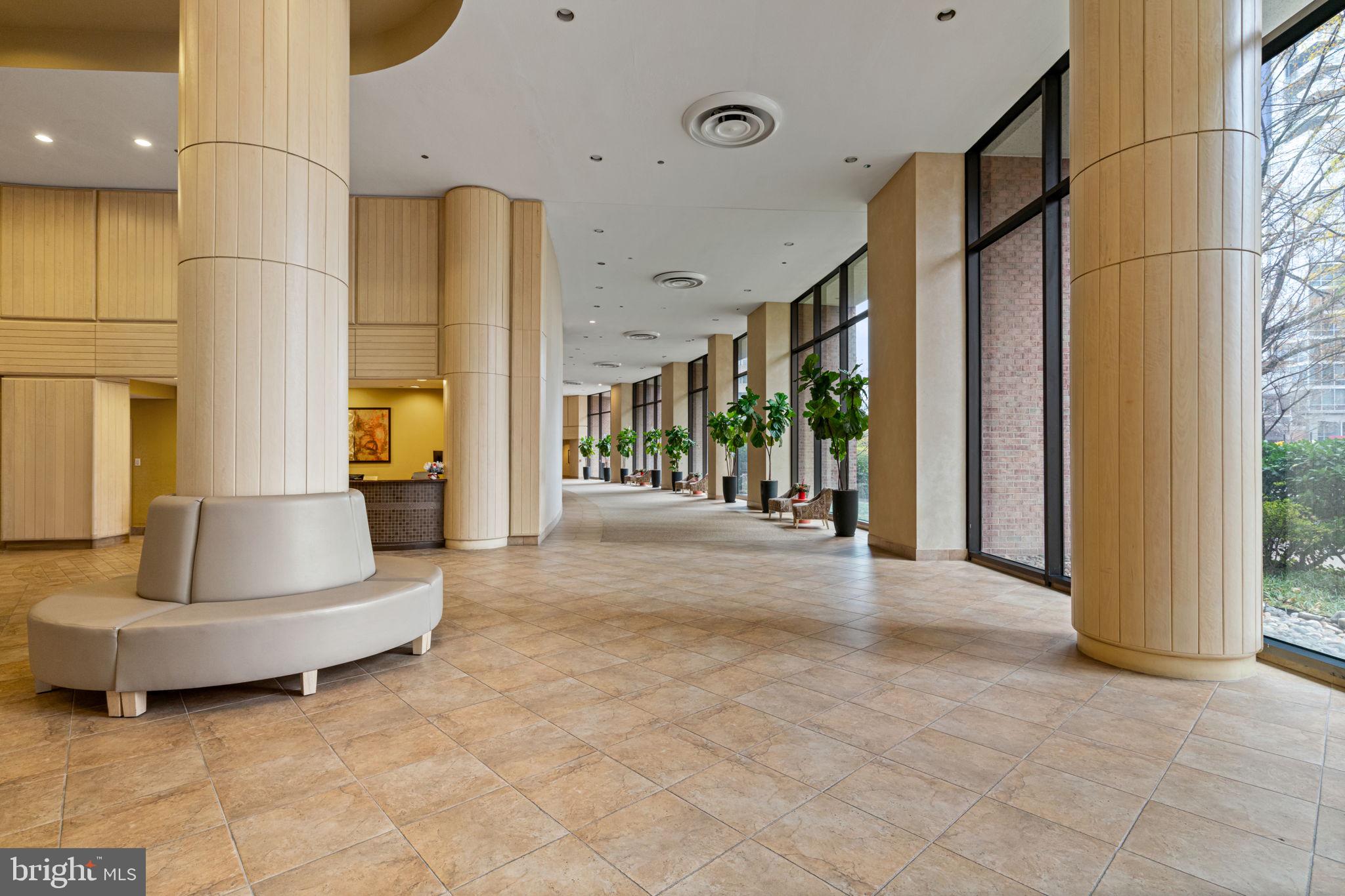 1805 CRYSTAL DR #513S