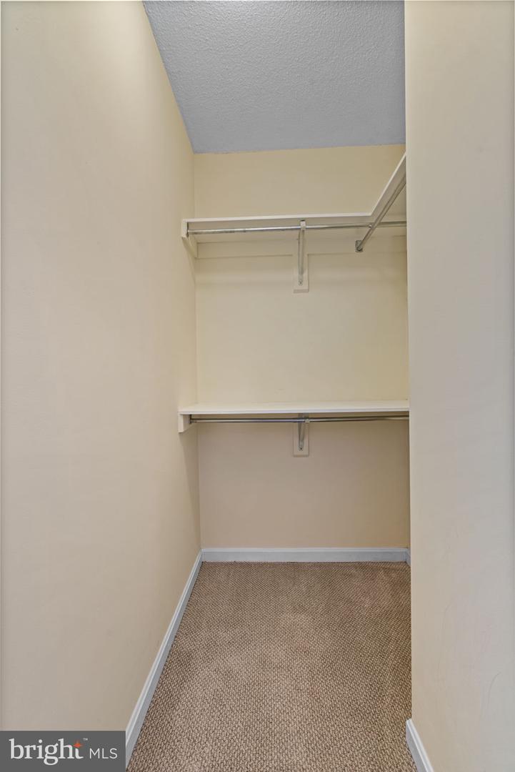 1805 CRYSTAL DR #513S