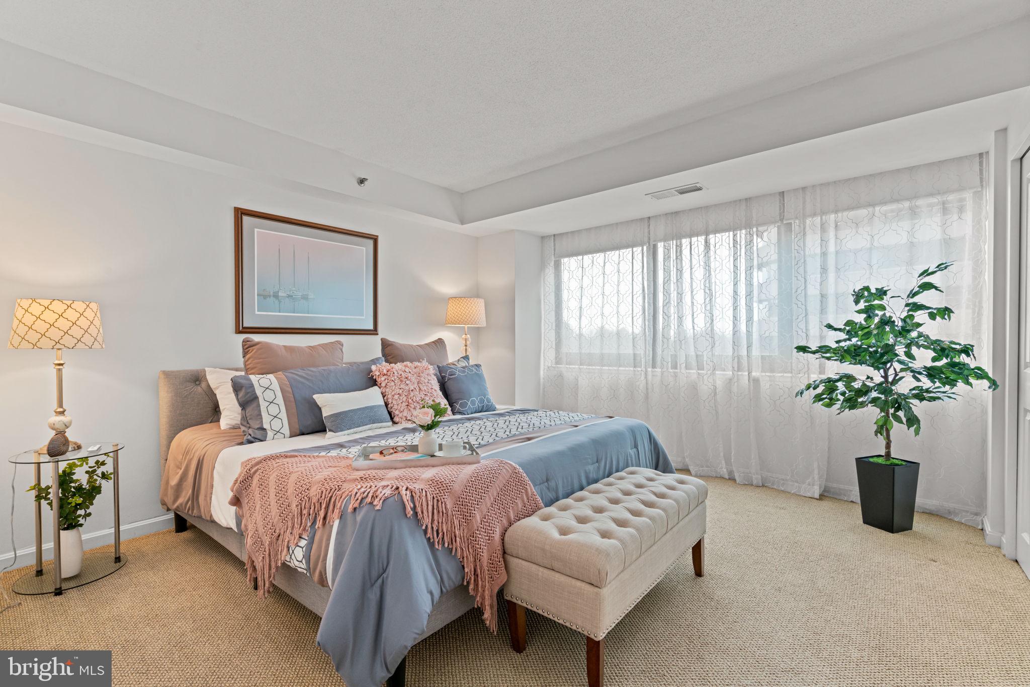 1805 CRYSTAL DR #513S