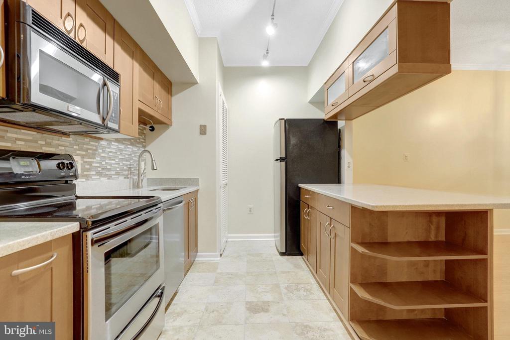 1211 S EADS ST #311