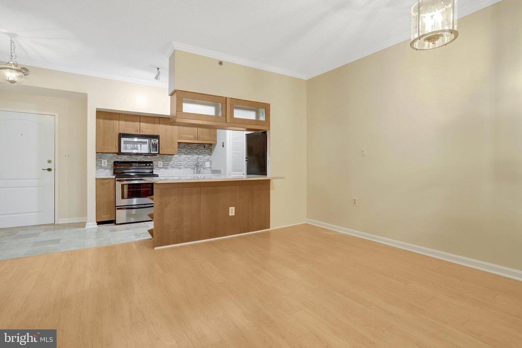1211 S EADS ST #311