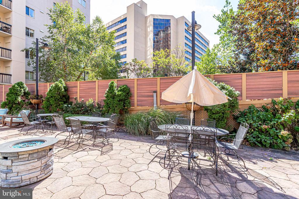 1211 S EADS ST #311