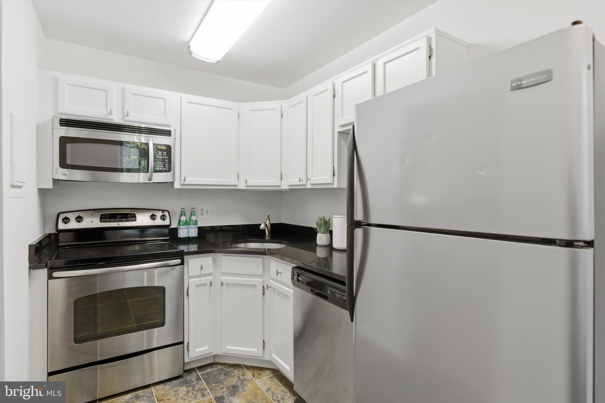 1909 N RHODES STREET 25