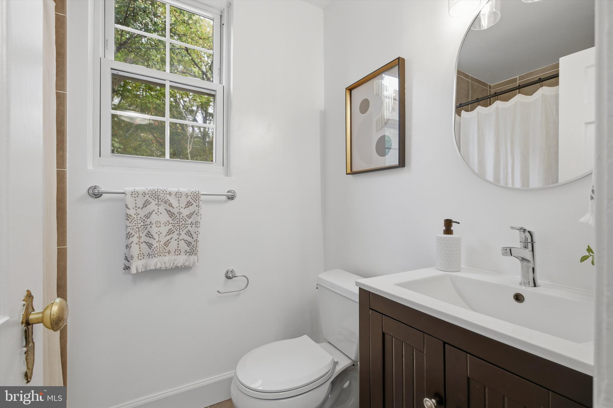 1909 N RHODES STREET 25