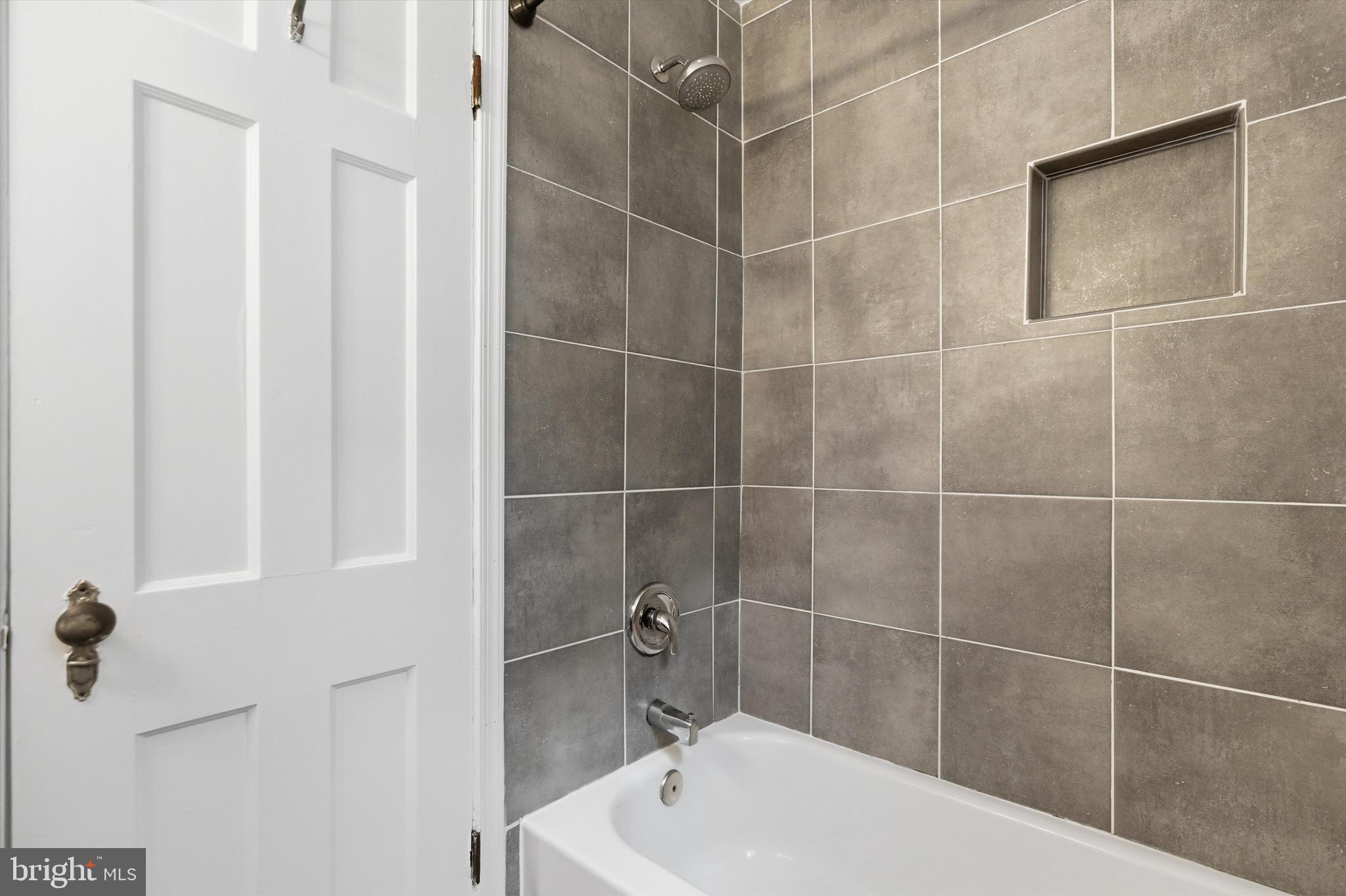 1909 N RHODES STREET 25