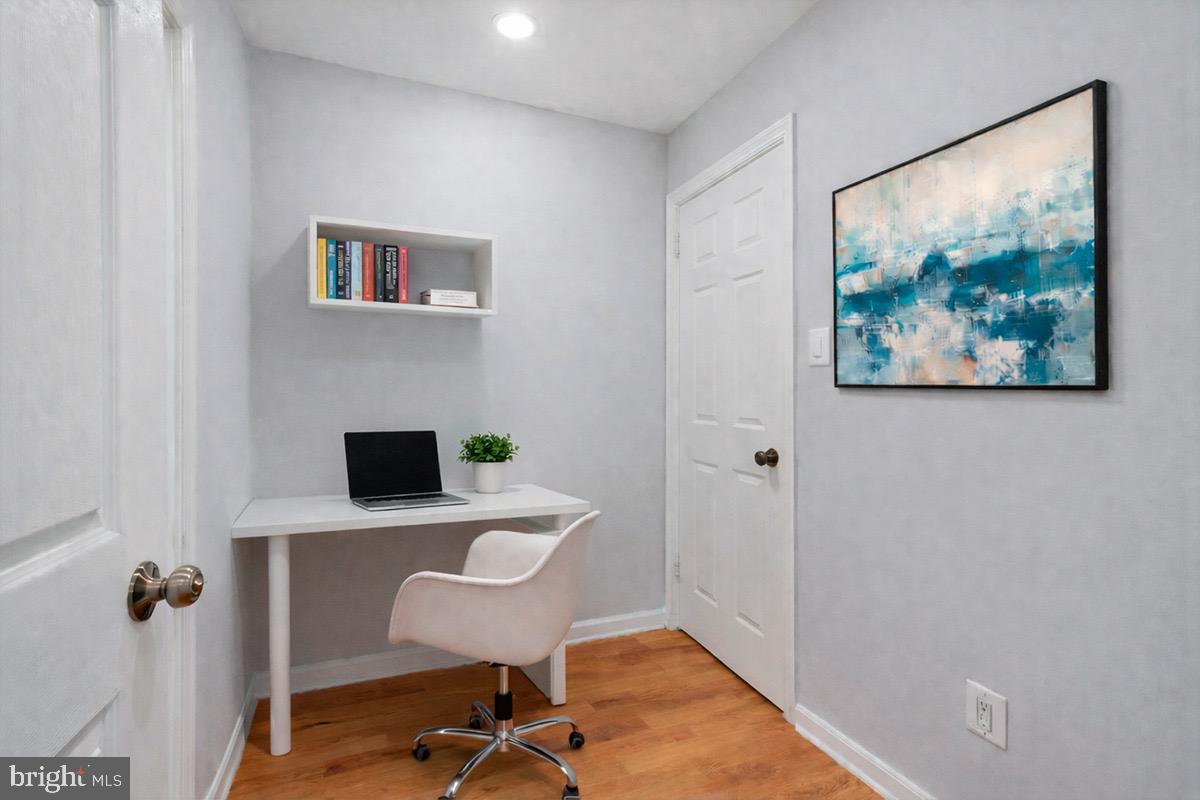 1909 N RHODES STREET 25