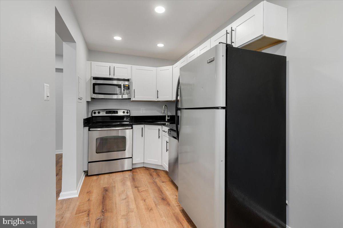 1909 N RHODES STREET 25