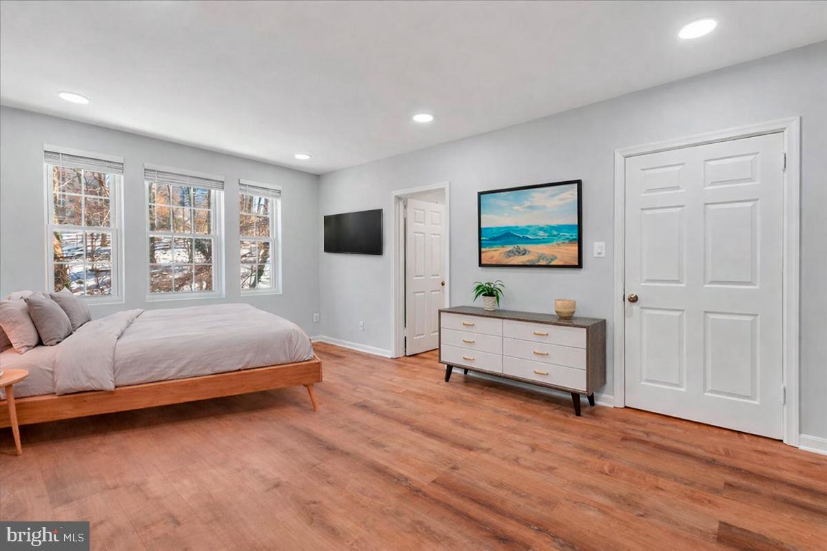 1909 N RHODES STREET 25