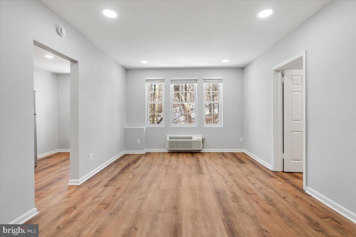 1909 N RHODES STREET 25