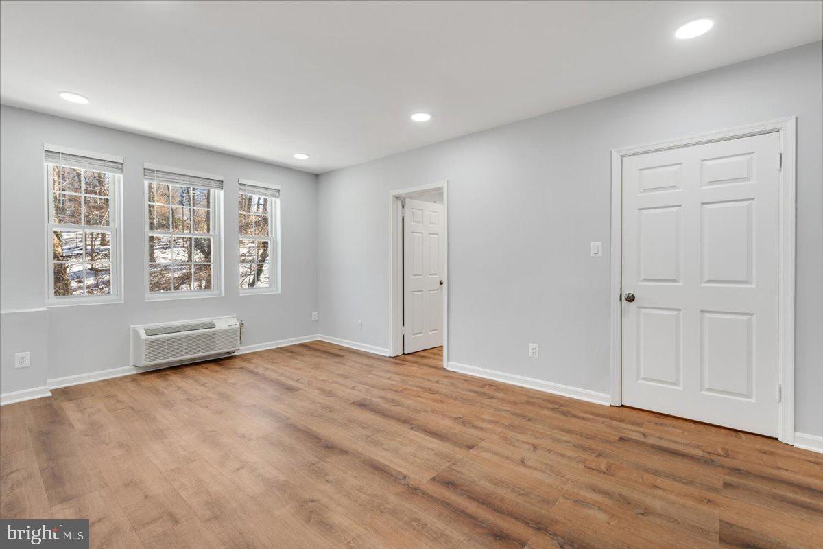 1909 N RHODES STREET 25