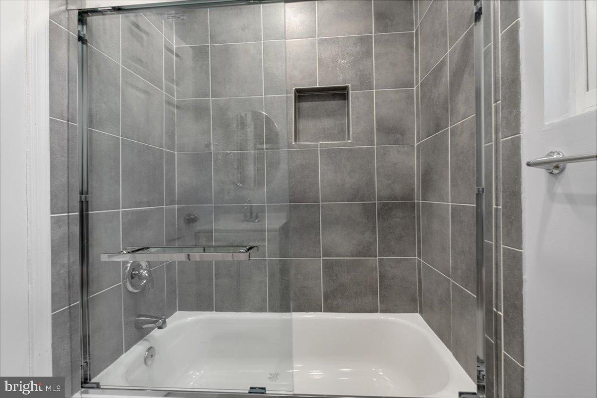 1909 N RHODES STREET 25