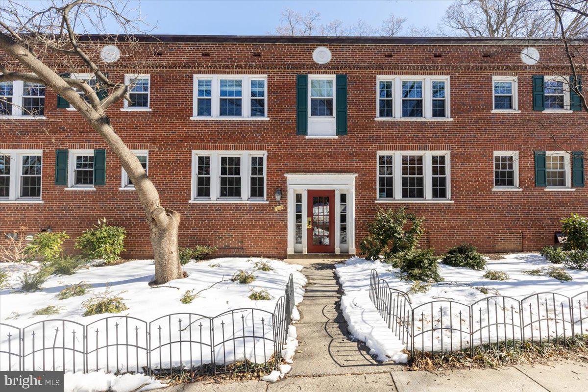 1909 N RHODES STREET 25
