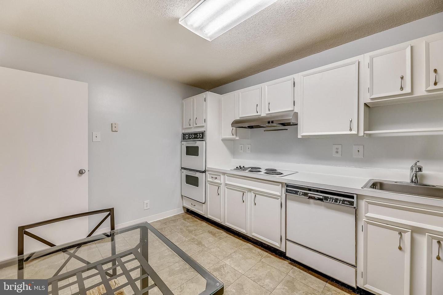 309 YOAKUM PARKWAY Unit: 212