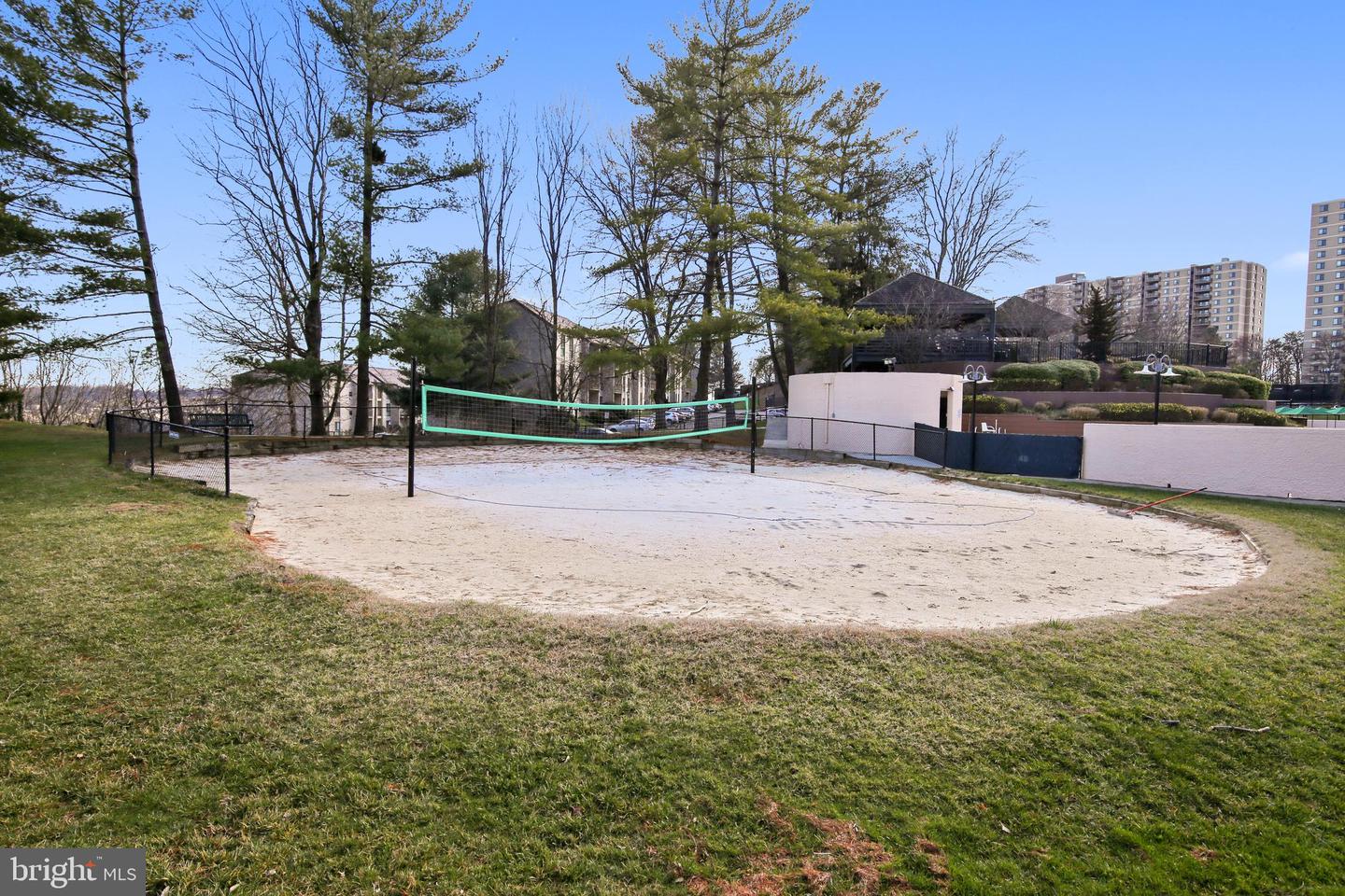 309 YOAKUM PARKWAY Unit: 212