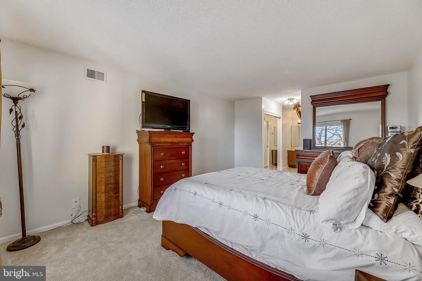 309 YOAKUM PARKWAY Unit: 212