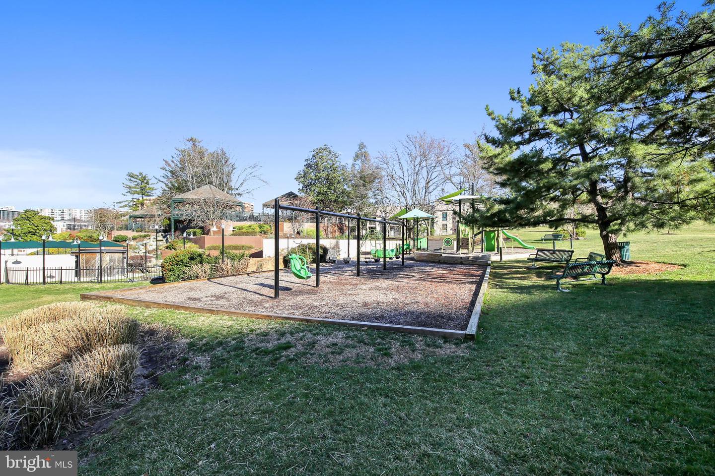 309 YOAKUM PARKWAY Unit: 212