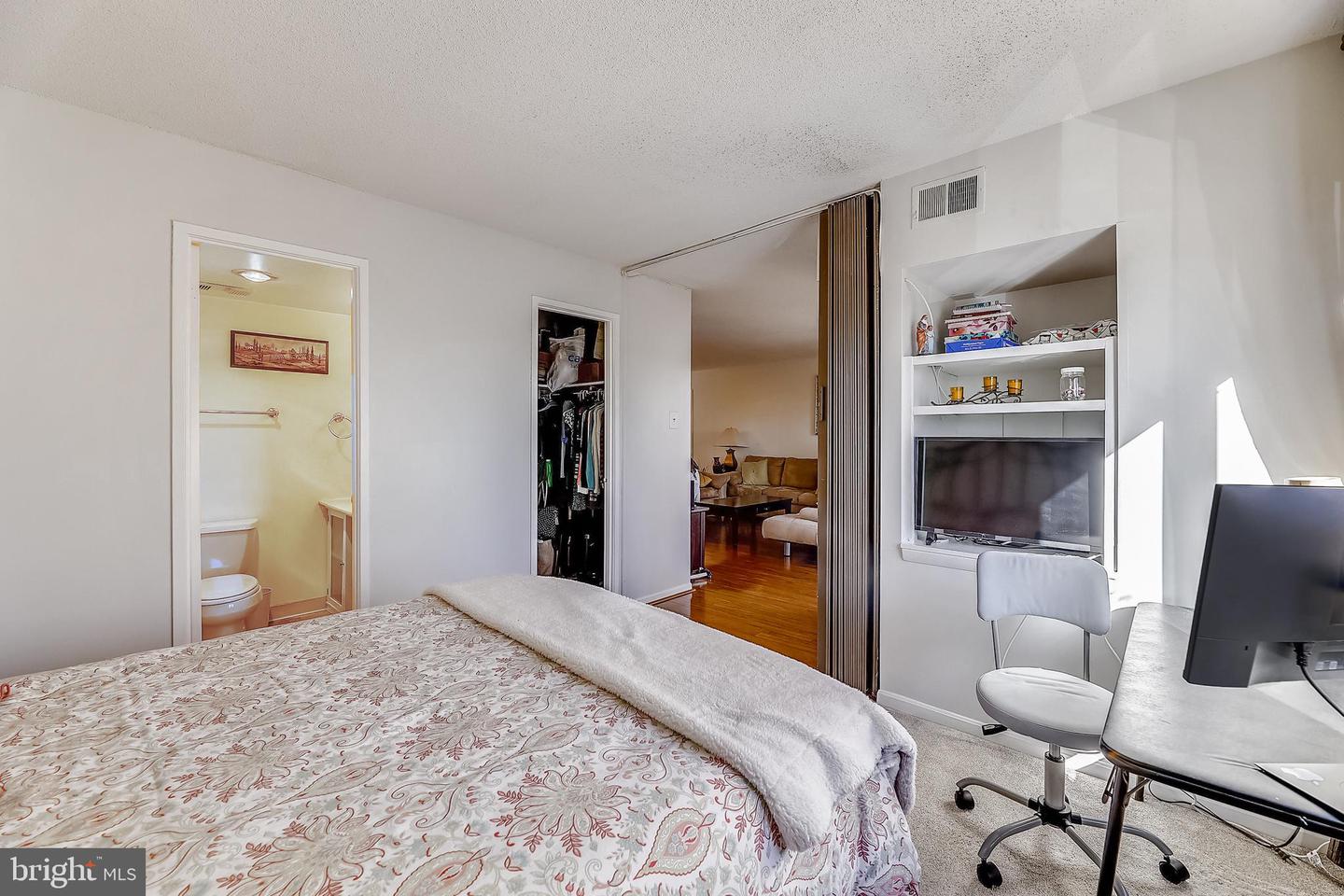 309 YOAKUM PARKWAY Unit: 212