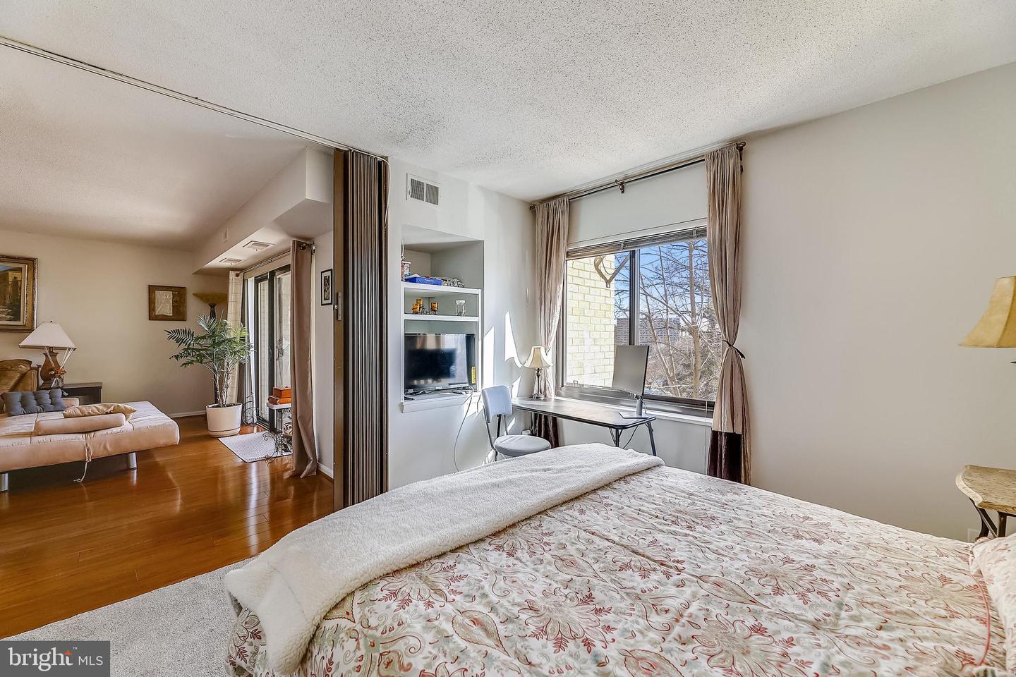 309 YOAKUM PARKWAY Unit: 212