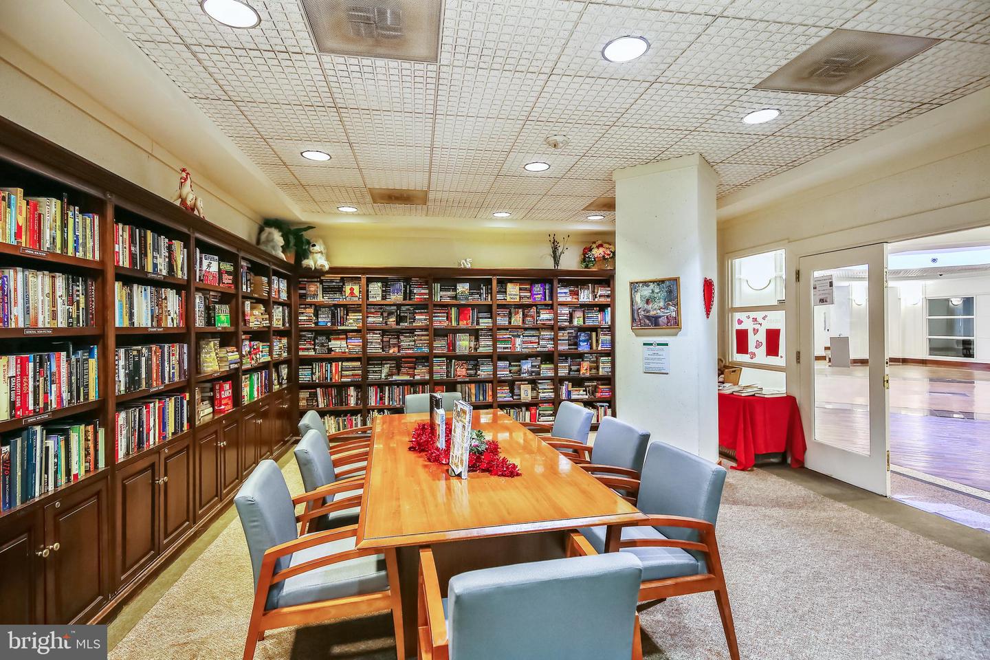 309 YOAKUM PARKWAY Unit: 212