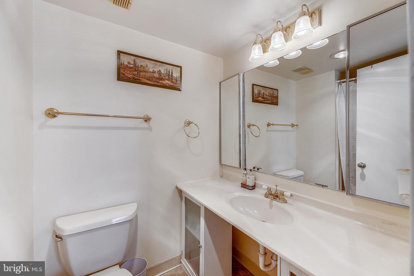 309 YOAKUM PARKWAY Unit: 212