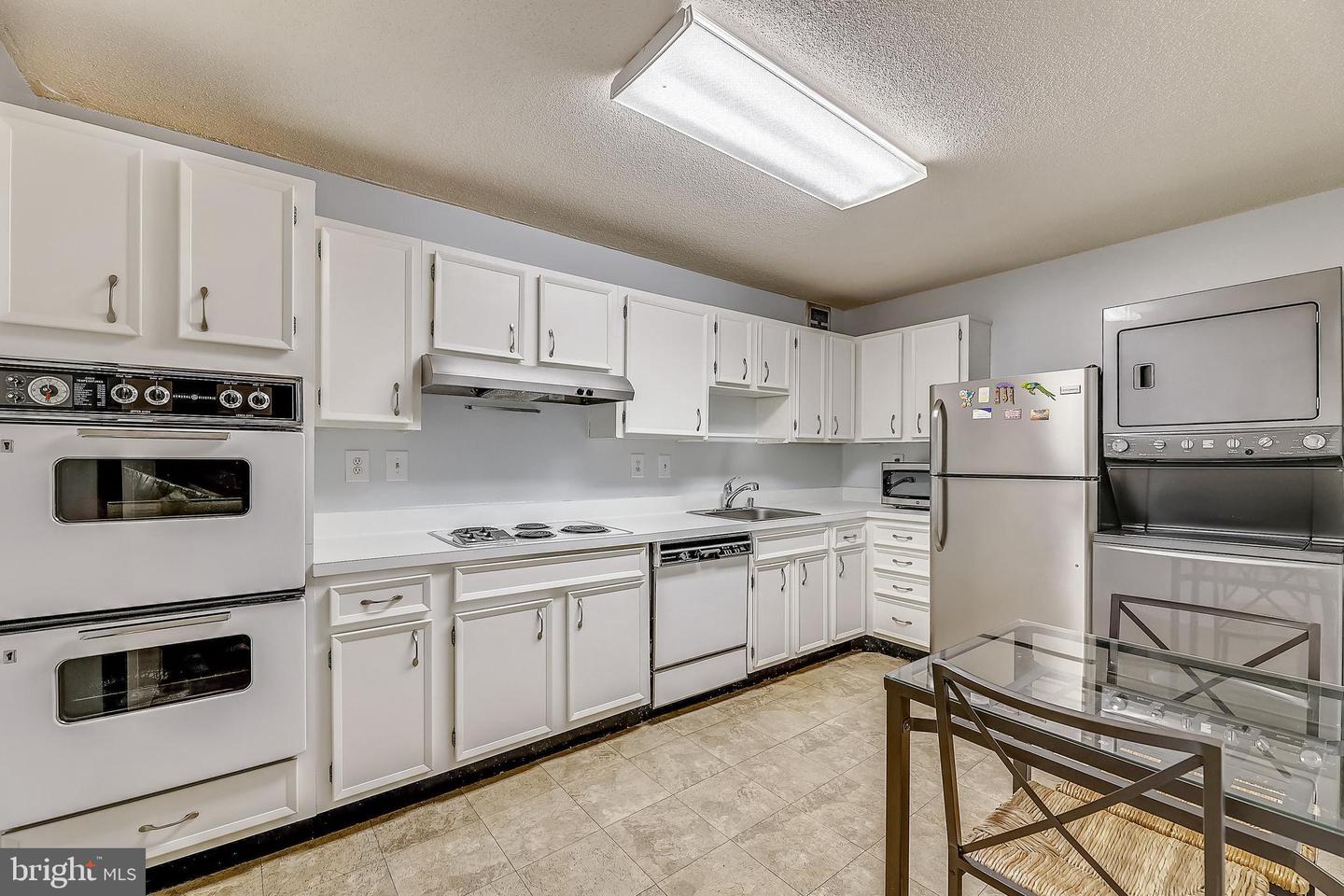 309 YOAKUM PARKWAY Unit: 212