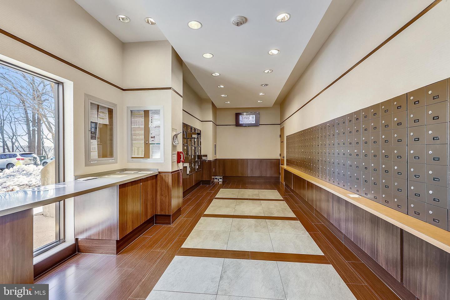 309 YOAKUM PARKWAY Unit: 212