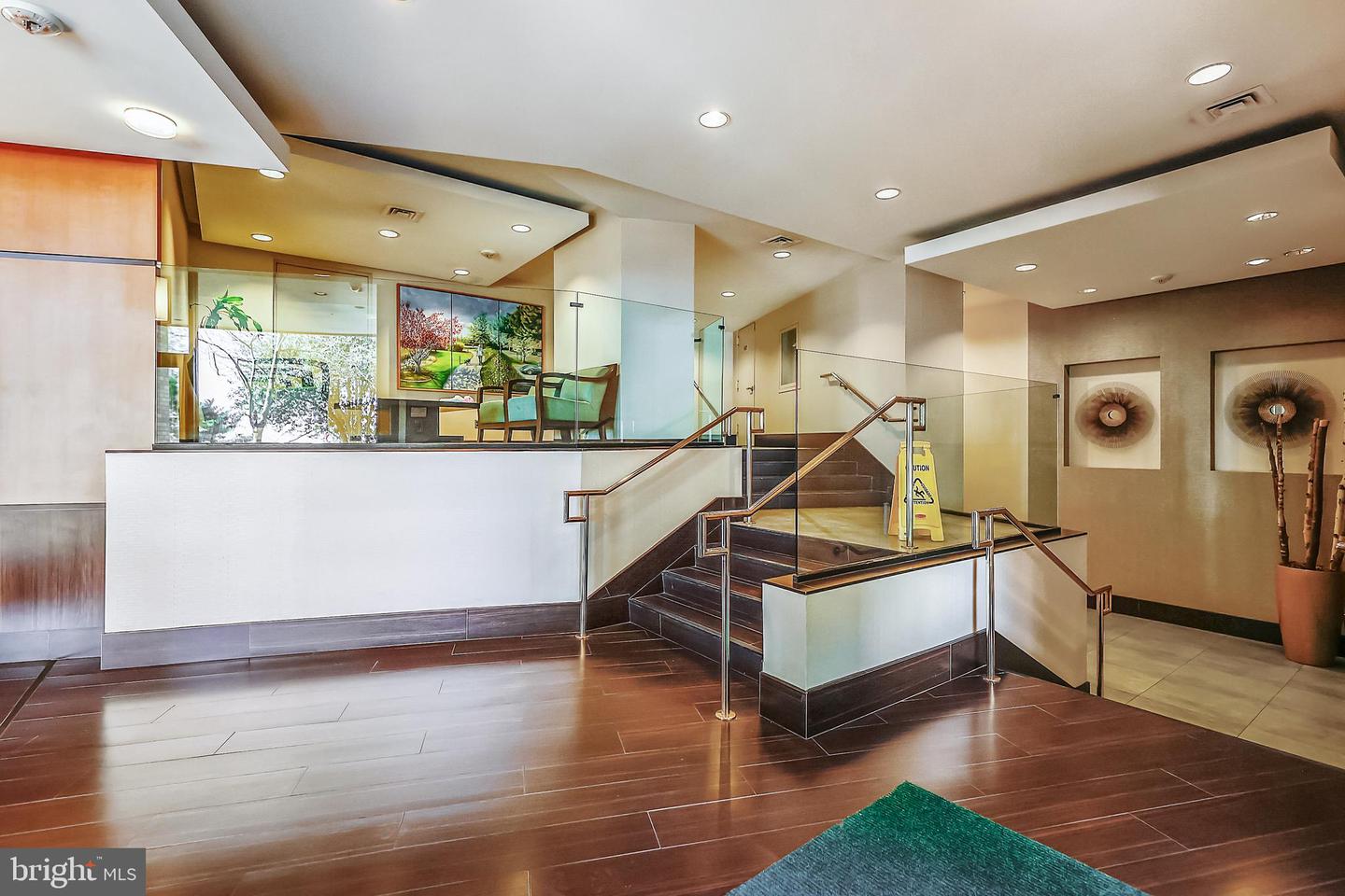 309 YOAKUM PARKWAY Unit: 212
