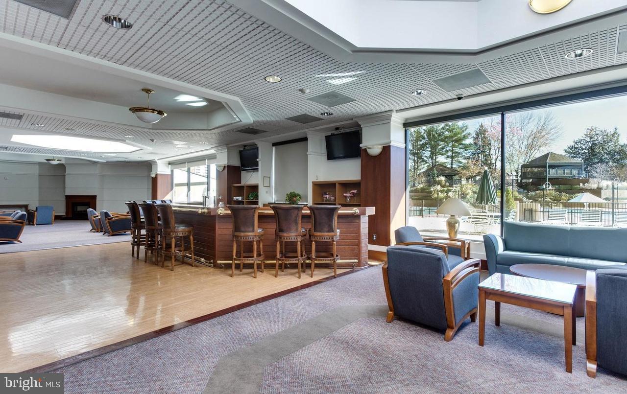 309 YOAKUM PARKWAY Unit: 212