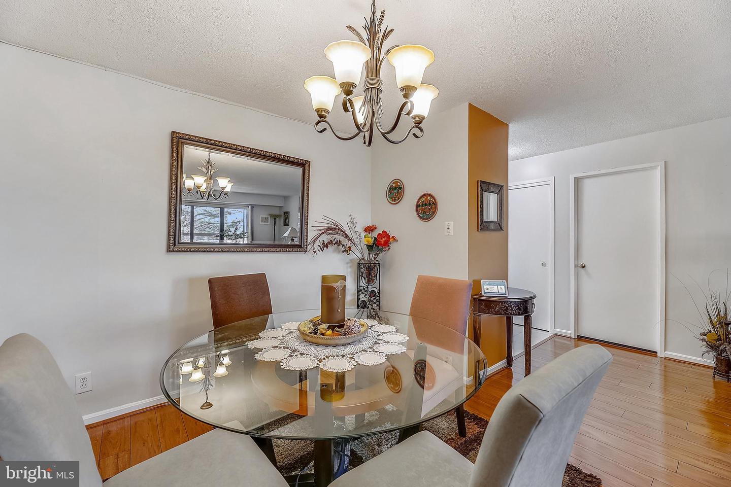 309 YOAKUM PARKWAY Unit: 212
