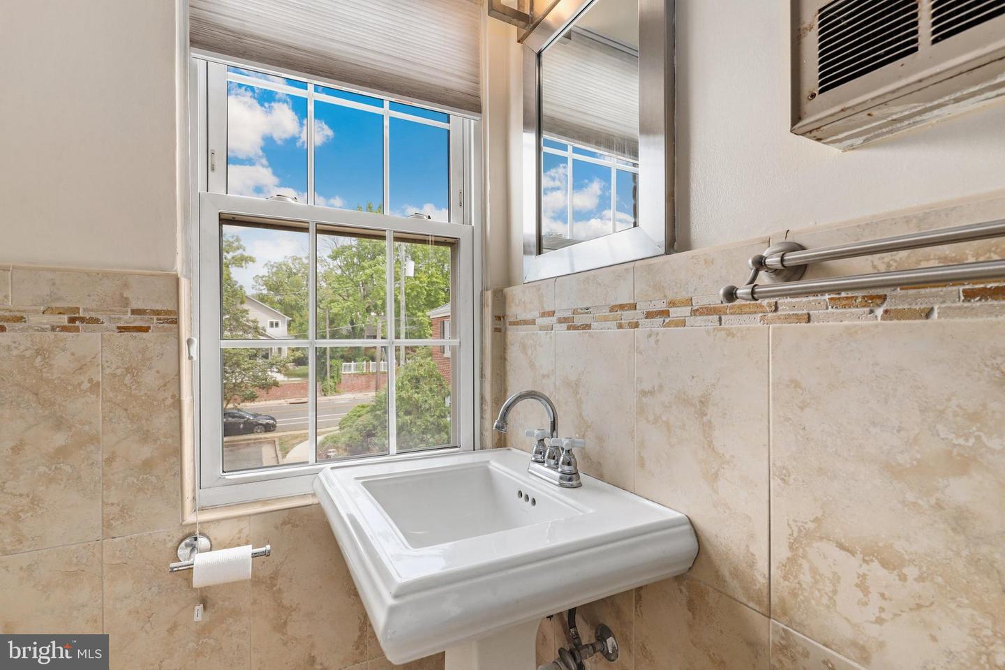 205 E GLEBE ROAD Unit: E