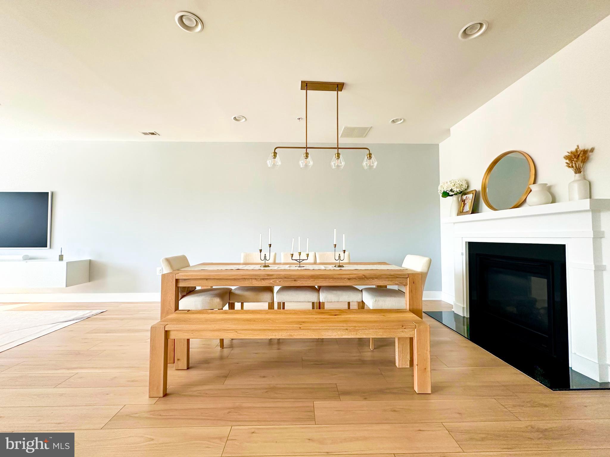 2409 RICHMOND HWY #102